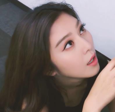 范冰冰黑丝空姐AI换脸资源2V820M高级脸提升