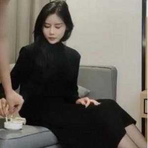 紧急情况下的报警救美女：步宾探花保护小姐姐