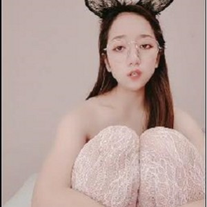 闺蜜互怼巨型道就妗兔子眼镜妹学生装姐姐爱恨情仇，48分钟观看