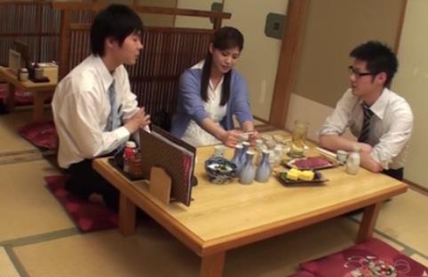 岛国绿帽丈夫三人游滑雪场2V-3.5G火爆系列，前十下载