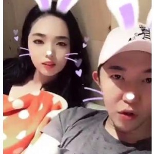 小情侣自拍14分钟视频，下载量4W，全程露脸深H用嘴