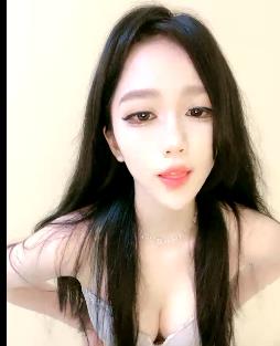 精选美女自拍，时长1小时12分，三个作品，高清身材，星空传媒制作，下载观看