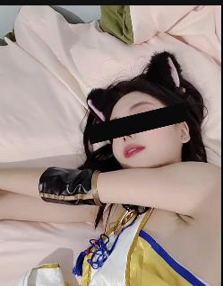 漫展美腿姐姐微露脸，眼力大考验，下载观看