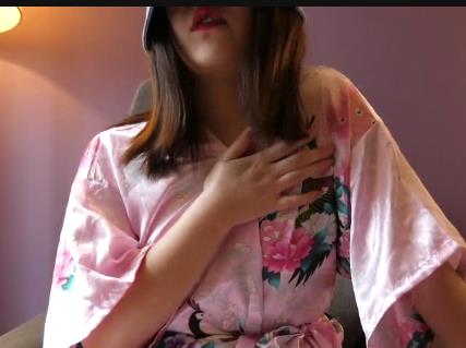 探测开发资源与知识展示，自拍女主挑战风油精，经典B抽烟场面