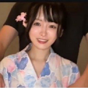 超高颜值可爱潮红妹子yuahentai和服自拍视频时长23分