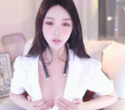 Stripchat女神JyPope黑丝美腿搭讪老板视频下载328M1V