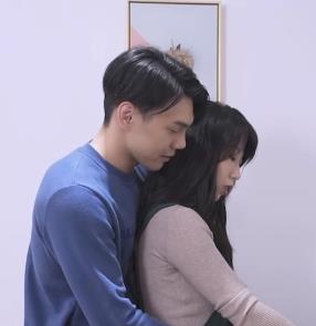 麻豆翘臀群战高挑美腿一龙戏双凤713MB