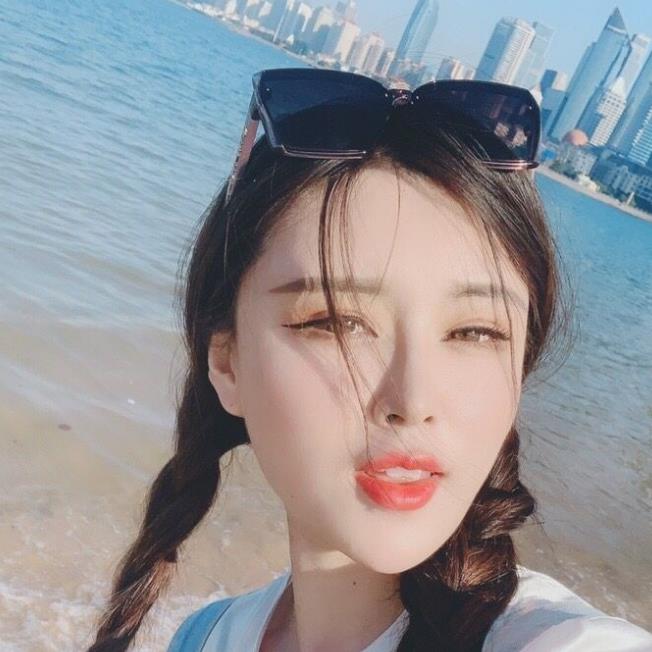 一只萌宠女神资源：奇怪姿势5MB视频免费下载