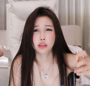 Peeggy-fun：水龙弹忍术直播，4个视频3.7G，花式人体喷泉