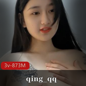清纯美少女qing_qq在stripchat直播，颜值身材双丰收！