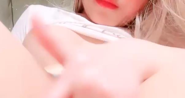 喷泉女王曼希宝宝，身材漂亮白，下载