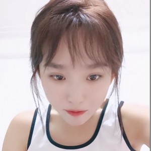 超高颜值美女自拍视频，1V-1.2G，展现出魅力气质