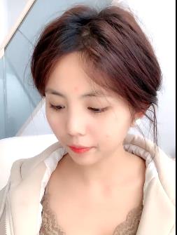 可爱老板娘的服装店：热情友好，搭配建议，试穿小建议，送你礼物