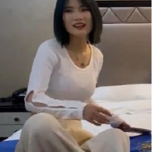 酒店约会美女自拍1V-733M时长31分3月29号惊艳身材叫声动听提升自己观看