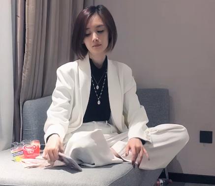 高冷颜值文轩探花连续两个多月爱上短发妹，精选视频时长51分