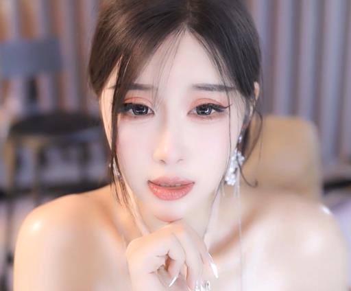 CC小恩雅：自拍时长21分钟合集，定制剧情故事不合适下载观看