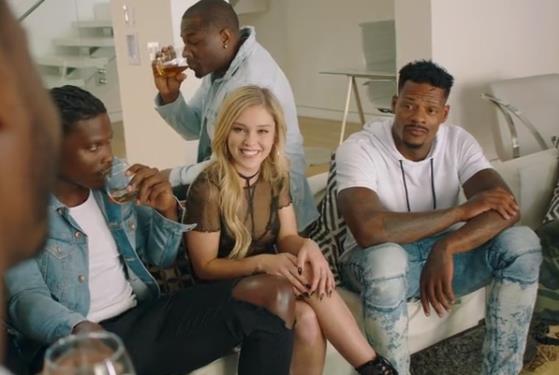 自由国视频合集：kalirose丝袜+舞蹈演员，团建黑人，无保护