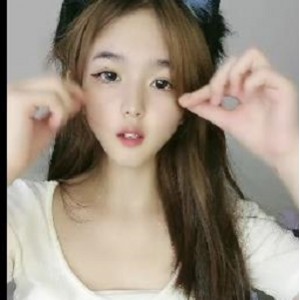 校花级女神自拍表演：青春靓丽刮毛道具展示1:45视频