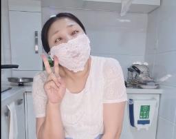 豐滿熟女自拍桃子冰短片，时长5分21秒，30W+播放量！