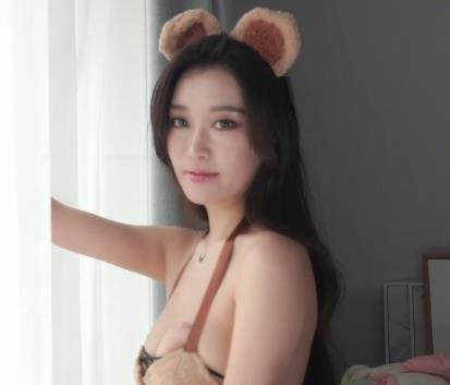 Una尤奈：游戏大神与事业精英，1V-611M视频下载观看