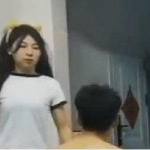 TS小伊高清升级横版资源，作者自拍1小时20分全程露脸，用嘴进入下载观看