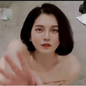 TSJessieLee露脸自拍1V-1G视频，时长11分钟，颜值妩媚打桩