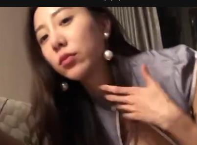 吃鸡吞金合集：情侣自拍短视频中日韩对白，胶原蛋白惊艳呈现！