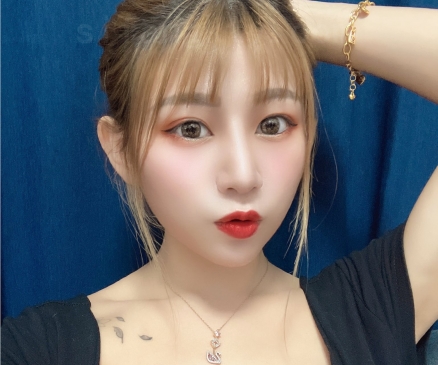 热门订阅宝岛妹子艾玛展示打野技术，吃鸡高手！92个视频2.4G内容！OnlyFans