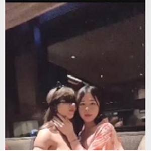 TS系列微博网红张思妮酒店C靓女床上弄卫生间后推车释放1V600M前卫作品稀缺资源