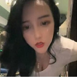 烈焰红唇御姐主播KTV直播PA身材颜值大哥摸摸玩玩声音诱人后推车木瓜收藏