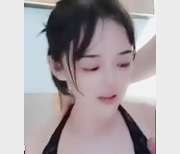 火爆短视频大瓜39V-1.7G，韩安冉三人游多人游换Q系列第二期