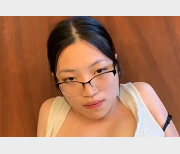 黑丝美女华裔主播暗战老外上司1V-330M剧情坤坤