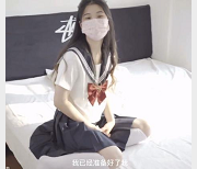 小七软同学：可爱妹妹长筒白袜资源，高清作品，空姐露脸观看