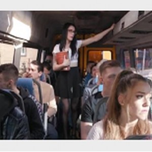 AnnadeVille图书管理员推荐：80年代经典剧情片1V1.8G，女主身材颜值超竿娆公车事件精彩场面，双火腿BJ团建，下载观看