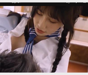 台湾美女小叶叶公共旅行大巴自拍时长13分钟视频