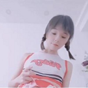 38V-8.5G推特妹子2自拍视频，男主约粉丝露脸内部人员L道具用嘴