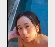 kiri_amari口B自拍泳池边1V-164M6分钟上帝视角吞金