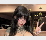 Bigcatmia辣妹自拍图集321张！短视频欣赏，G奶妆容素颜全揭秘