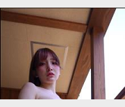 台湾coser小丁最新展示自拍视频，身材颜值一流，用嘴喷N展现独特魅力，赶紧下载观看