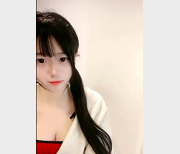 校花美女自拍4V-1.6G，粉嫩N子，观看下载