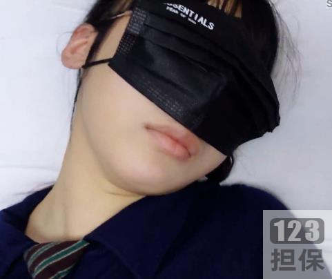 私房老虎菜模特系列第21弹：灌醉眼镜娘