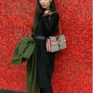 小嫩模，各种奇葩姿势