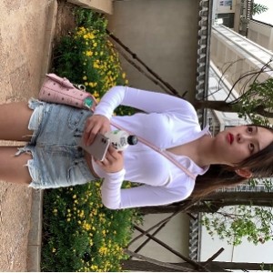 热裤大长腿胖臀美女私人订制街拍