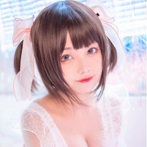 优质cosTwitter女神《蜜汁猫裘》绝对领域内衣浴娘