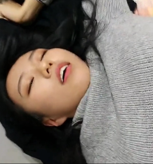 劲爆-长发文静学妹和男友宿舍疯狂输出