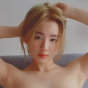 p站up主『许美仁』被四眼金主各种玩弄私拍