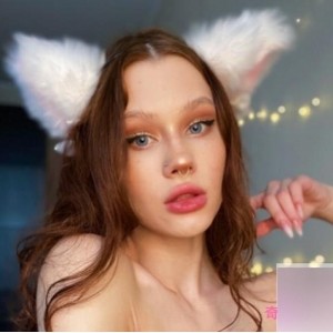 Twitter野性模特《Sofia_Simens》极限才艺展示