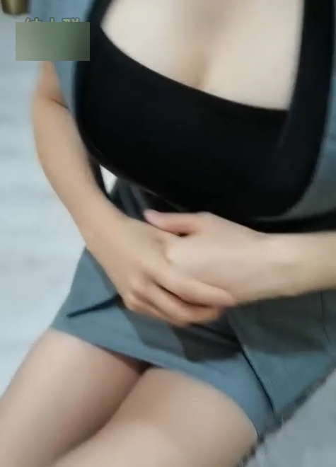 天美传媒-女经理要求到床边讨论项目