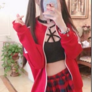 美少女三寸妹子私人定制视频，清纯可爱学生服装热舞高清观感，1集2.57G