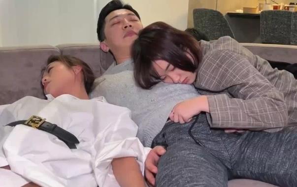 多人游团建资源丰富，7位女主自拍作品，3V2群J情节吸睛，1V4女主身材高挑羞涩，N子香肠表演惊艳，不容错过！